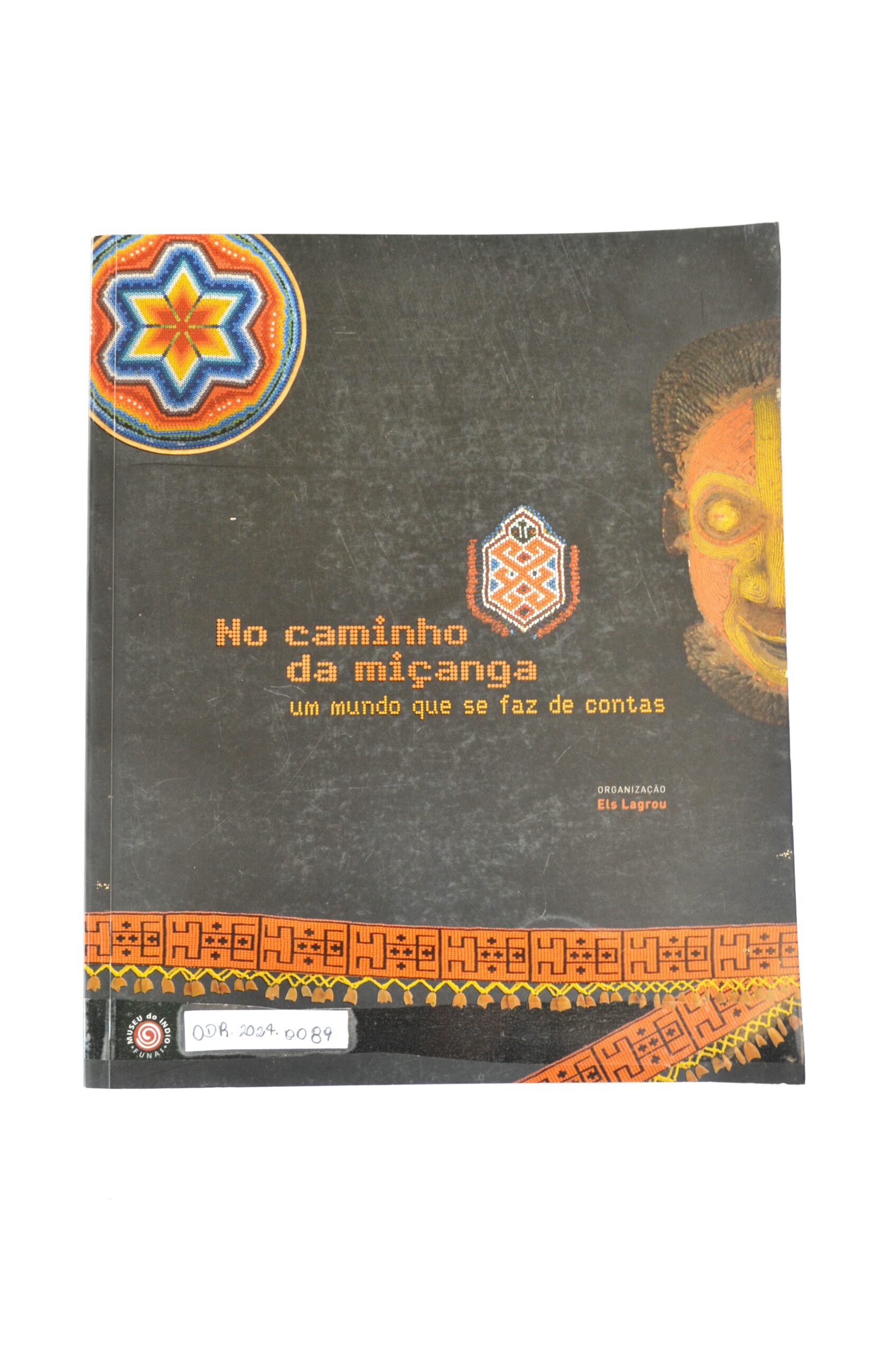 No caminho da miçanga, um mundo que se faz de contas